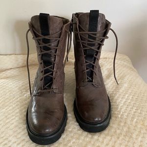 Frye leather boots size 9 never worn